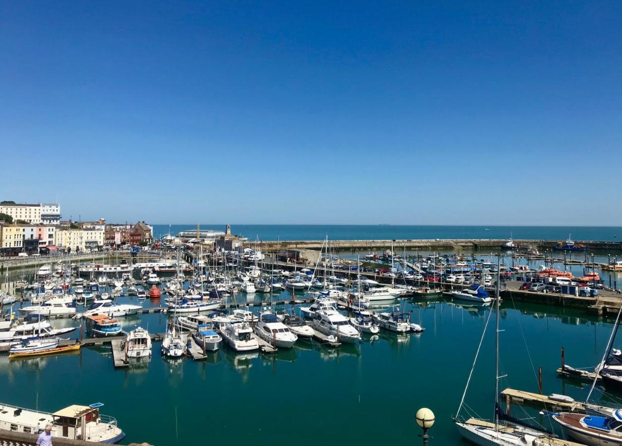 Marina Retreat - Stunning 4 Bedroom, 3 Bathroom House With Harbour Views! Ramsgate Kültér fotó
