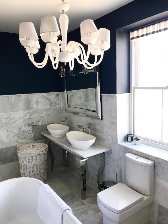 Marina Retreat - Stunning 4 Bedroom, 3 Bathroom House With Harbour Views! Ramsgate Kültér fotó