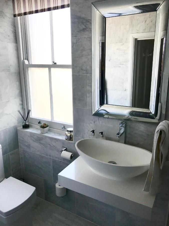 Marina Retreat - Stunning 4 Bedroom, 3 Bathroom House With Harbour Views! Ramsgate Kültér fotó